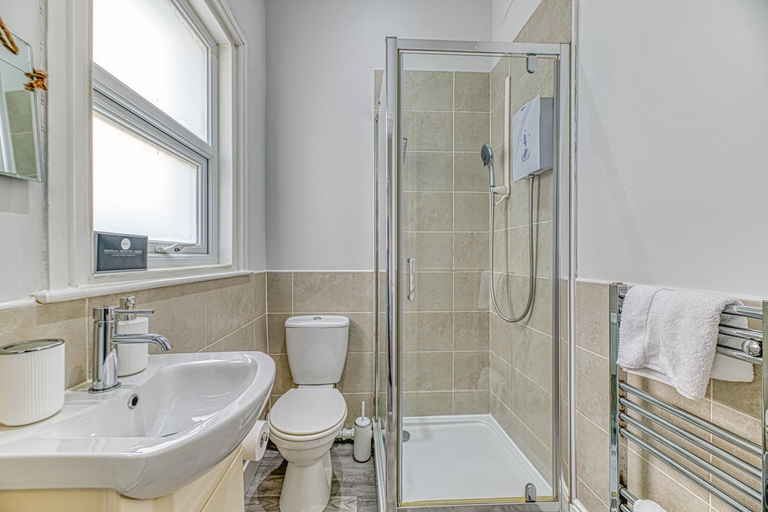 Bathroom 2, Chester Heights by Guestz, Cheshire West and Chester