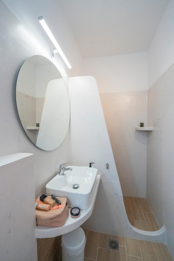 Bathroom 4, Ligaries, South Aegean