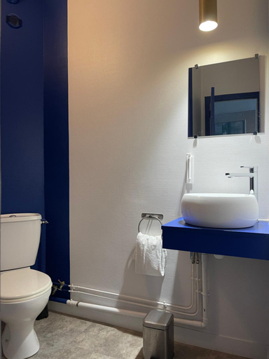 Bathroom 3, Bagnoles Hotel - Contact Hotel, Orne