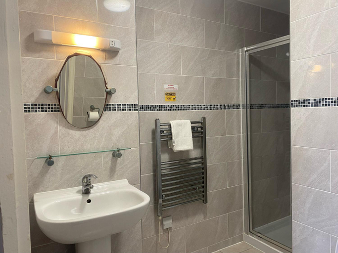 Bathroom 4, Beach Hotel, Brighton and Hove