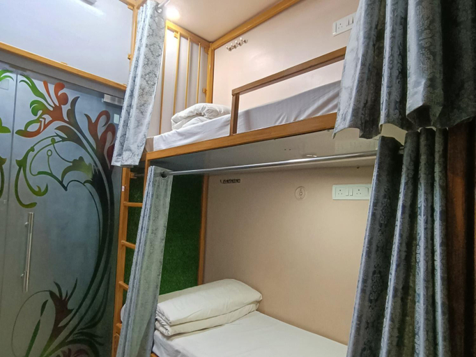 Others 5, Shree Madhvam Dormitory, Varanasi