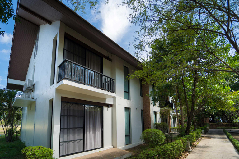 Exterior 14