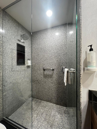 Bathroom 4, Hampton by Hilton Aguascalientes Downtown, Aguascalientes