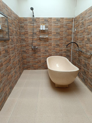 Bathroom 3, Villa Dacha, Bukittinggi