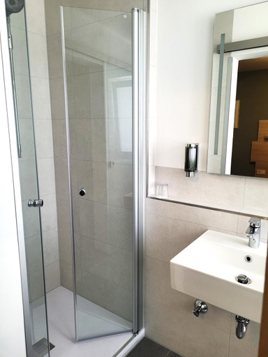 Bathroom 5, Adler Landhotel, Miltenberg