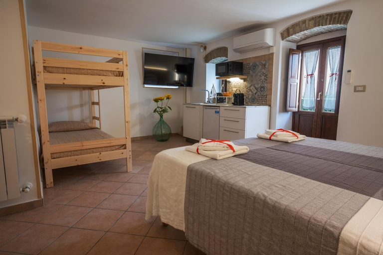 Bedroom 4, La Suite, Messina