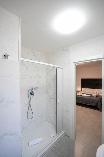 Bathroom 3, B&B Small Luxury Napoli Centrale, Napoli
