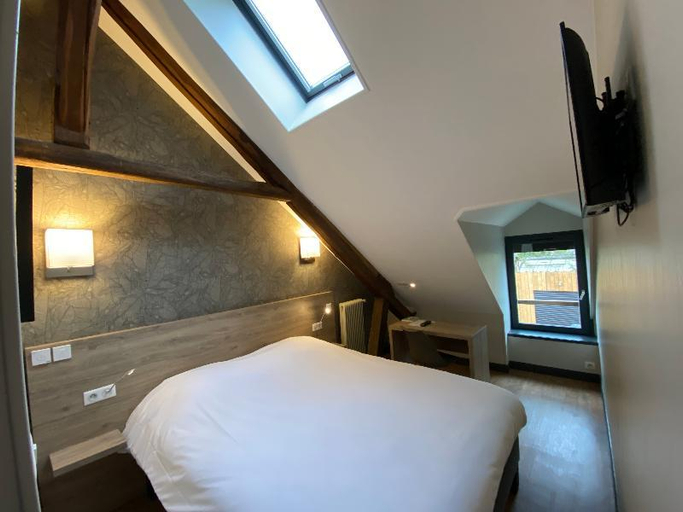 Bedroom 2, Logis Hôtel Saint Nicolas, Oise