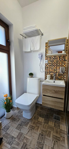 Bathroom 5, Arizona Ranch, Risca