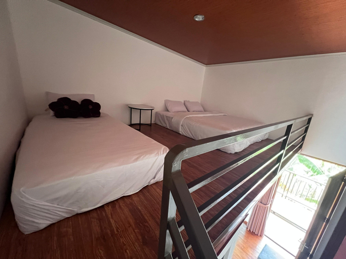 Bedroom 2, Zameeira Homestay, Solo