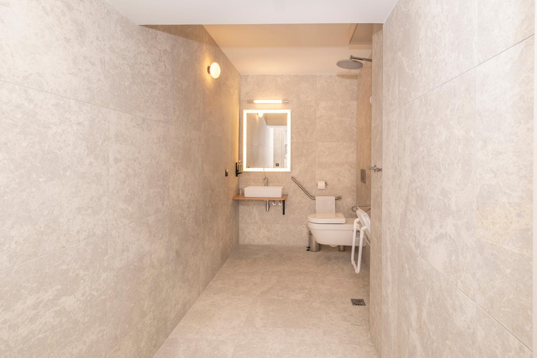 Bathroom 4, The Originals Relais d’Aubagne, Bouches-du-Rhône