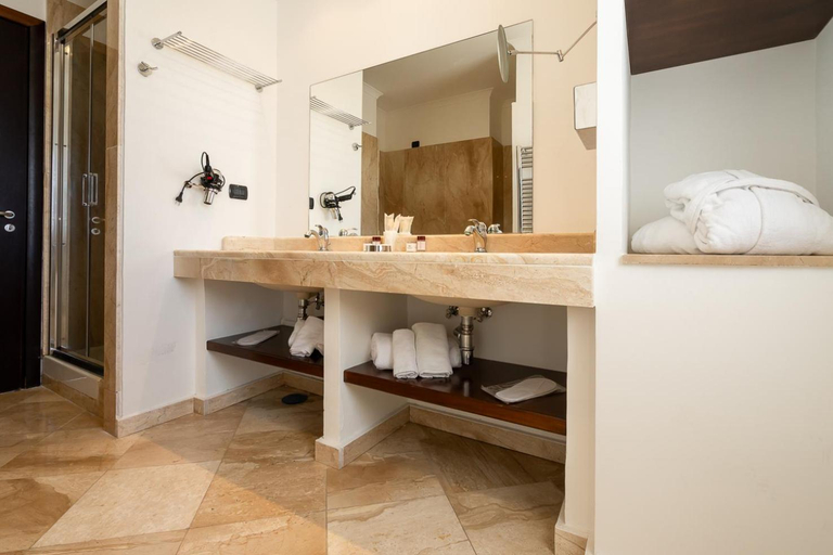 Bathroom 4, Garden Hotel, Latina