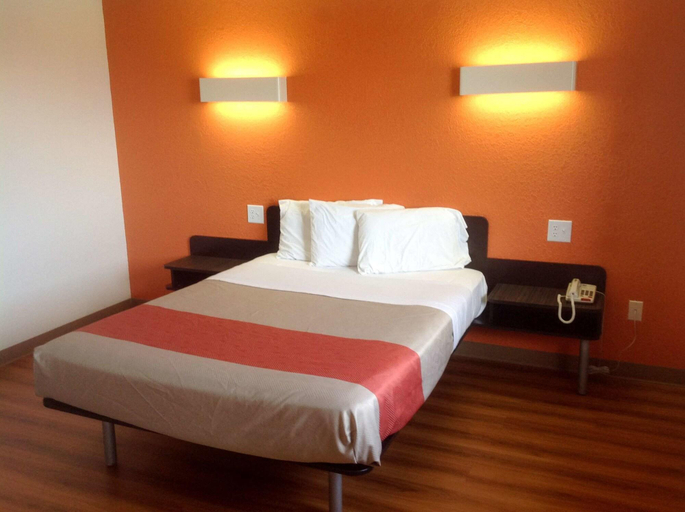Bedroom 3, Motel 6 Salisbury, Md, Wicomico