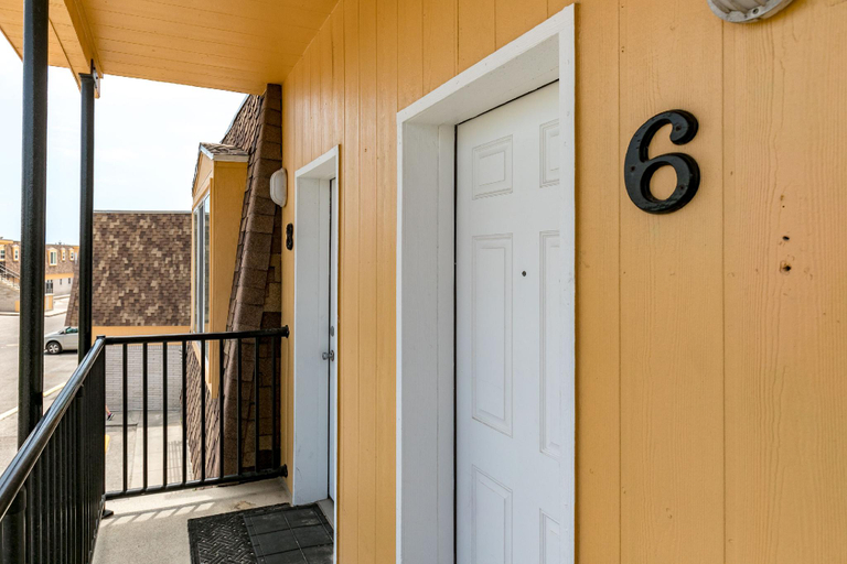 Exterior & Views, Buried Treasure, Nueces