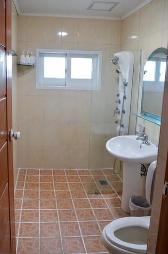 Bathroom 3, Green Jeju Udo Recreation Pension, Seogwipo