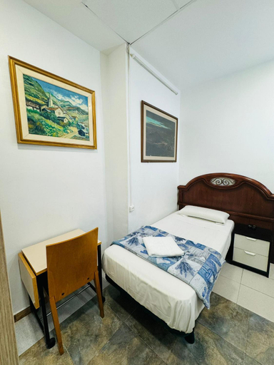 Others 3, Hostal Mont Thabor, Barcelona