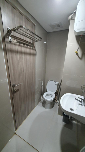 Bathroom, Apartment The Bay AisBeLL, Bandar Lampung
