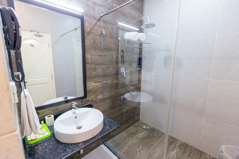 Bathroom 15