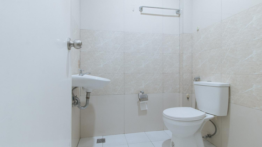 Bathroom 11