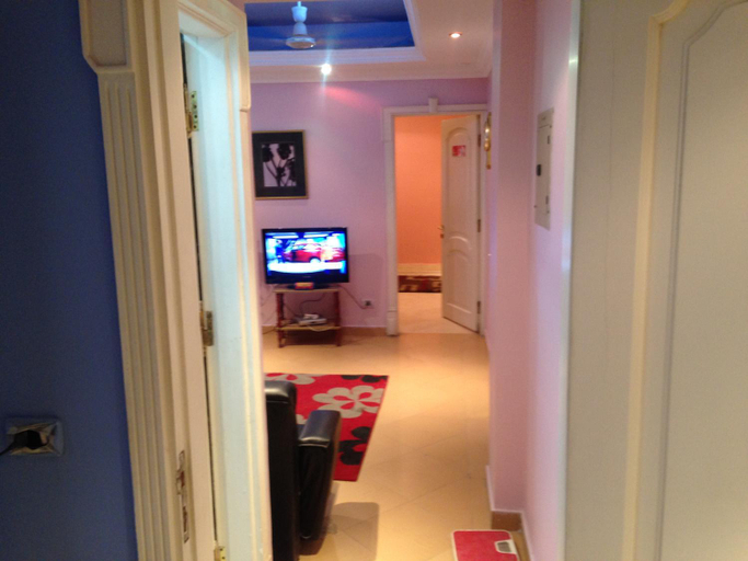 Others 4, 3 Bed Rooms Ac Fully Equipped flat in Mohandsseen Cairo, Al-'Ajuzah