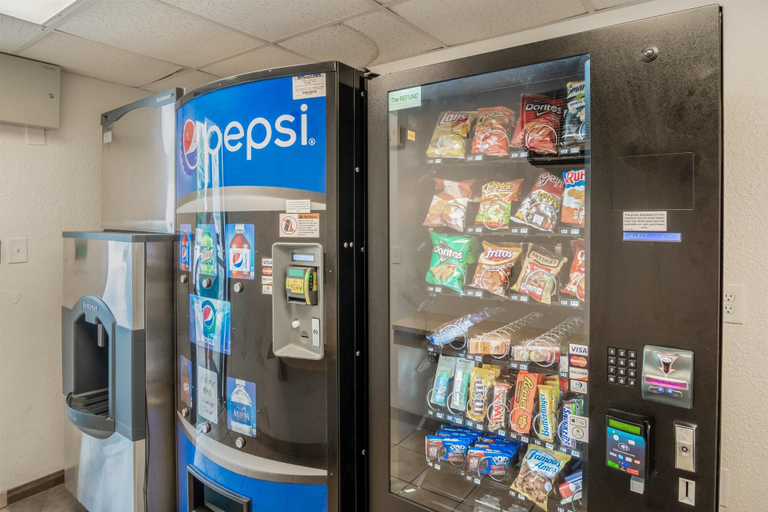Food & Drinks 5, Motel 6 Lexington I-75 Hamburg, Fayette