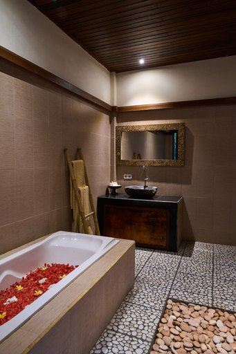 Bathroom 4, Hening Suites Ubud, Gianyar