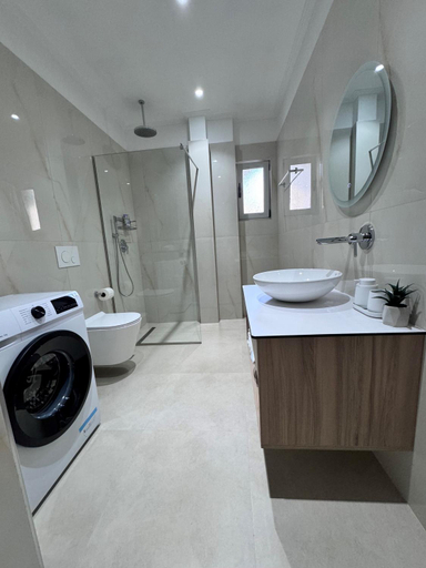 Bathroom 2, Sunset Hill Apartments, Sarandës