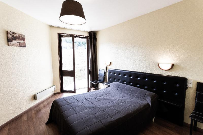 Bedroom 2, Logis Hotel Restaurant Du Commerce, Lozère