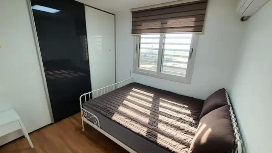 Bedroom 2, Mirine Jeju Pension, Jeju