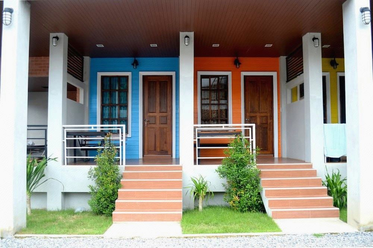 Exterior & Views