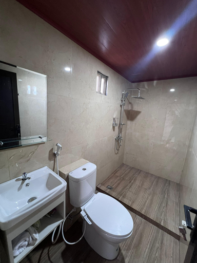 Bathroom 5, Zameeira Homestay, Solo
