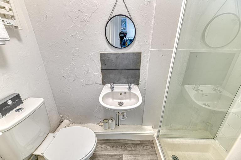 Bathroom 2, Chester Heights by Guestz, Cheshire West and Chester