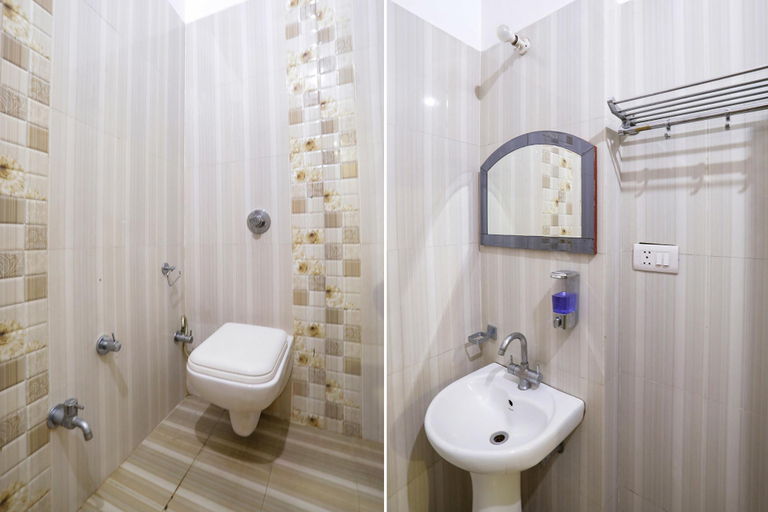 Bathroom 4, FabHotel Raka Inn, Kaushambi
