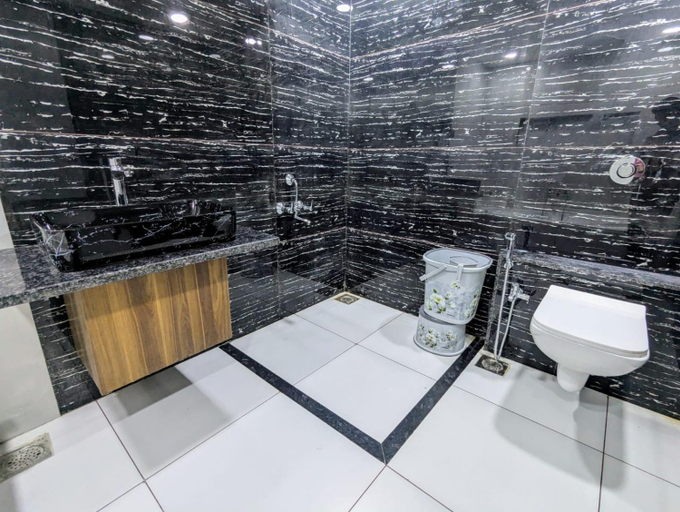 Bathroom 14