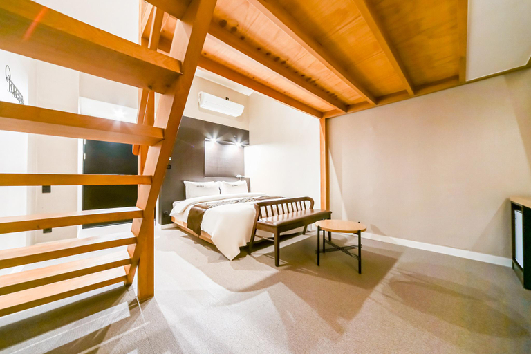 Bedroom 12