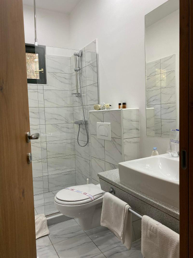 Bathroom 3, Hotel Danica