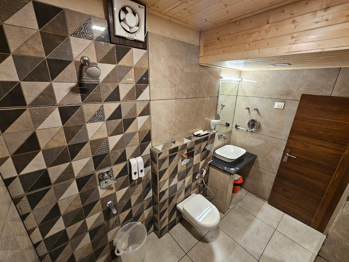 Bathroom 3, Hotel Yoga Badrinath, Chamoli