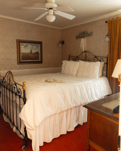 Bedroom 2, Julian Gold Rush Hotel, San Diego