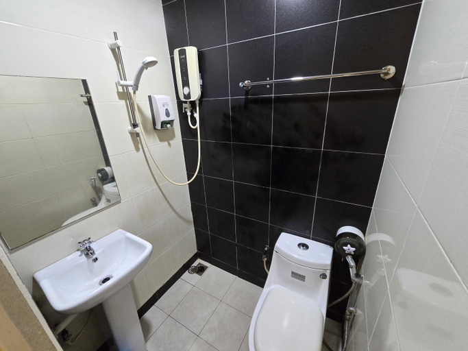 Bathroom 4, One Point Hotel @ RH Plaza, Kuching