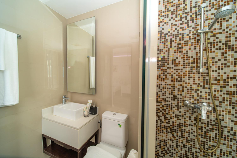 Bathroom 4, Laguna Park 的现代化5卧室泳池别墅, Phuket Island