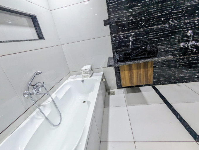 Bathroom 12