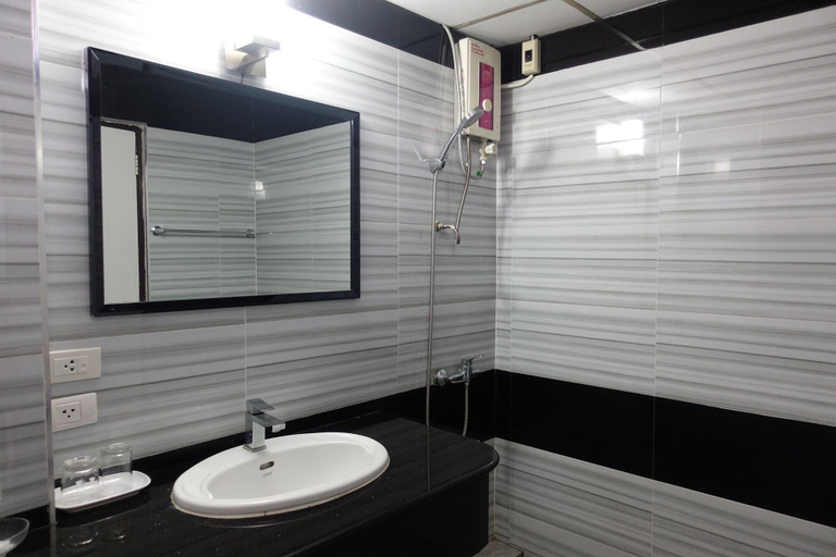 Bathroom 4, Serene Hotel, Pattaya