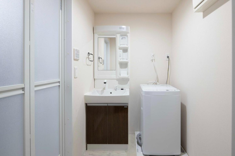 Bathroom 3, Crest Court Kagurazaka, Shinjuku