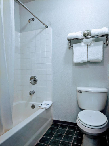 Bathroom 4, 3 Peaks Lodge, Summit