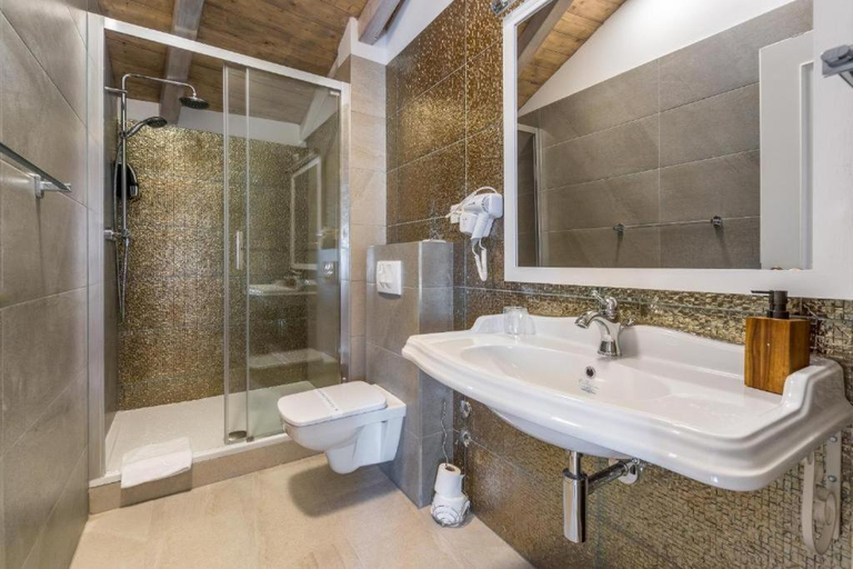 Bathroom 5, Historic Plaza Varos - Adults Only, Split
