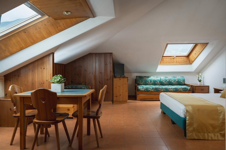 Bedroom 3, Hotel Cristallo, Sondrio
