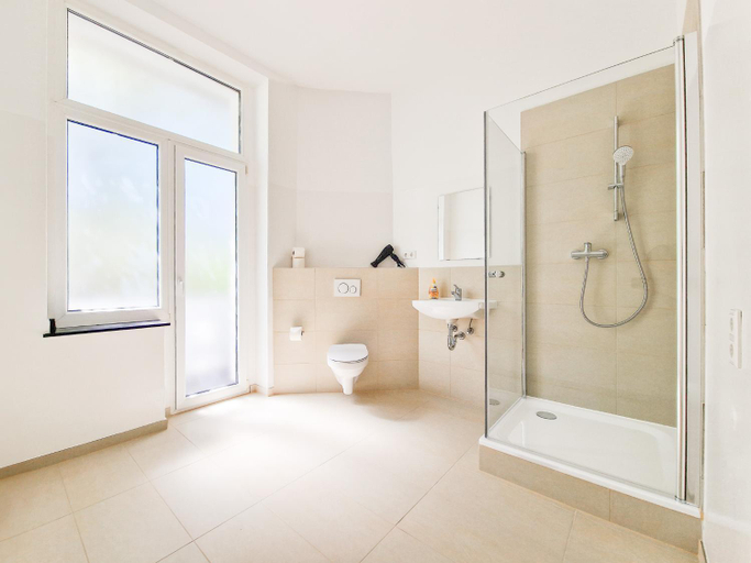 Others 4, Tolstov Apartments - 3 Zimmer Wohnungen mit Balkon - 15 Min zur Messe DUS, Düsseldorf