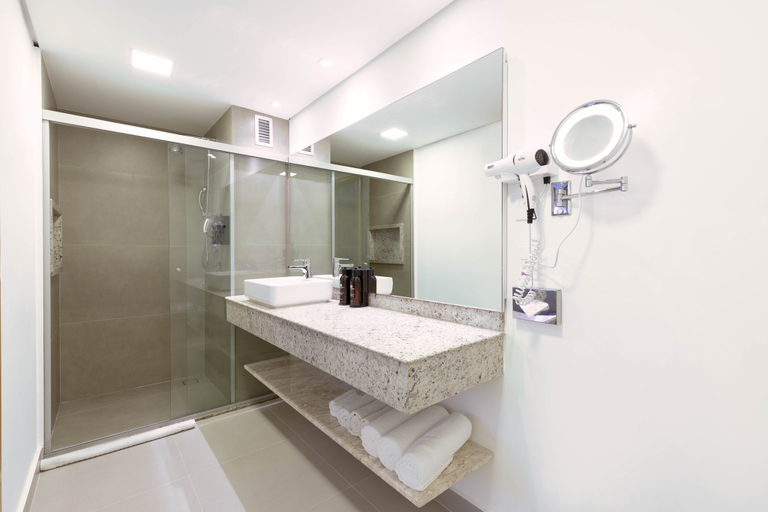Bathroom 28