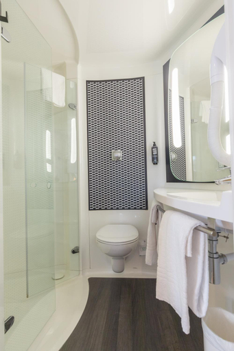 Bathroom 4, ibis Ciboure Saint Jean de Luz, Pyrénées-Atlantiques
