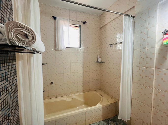 Bathroom 3, Nagas Hotel Satyavati, North Goa